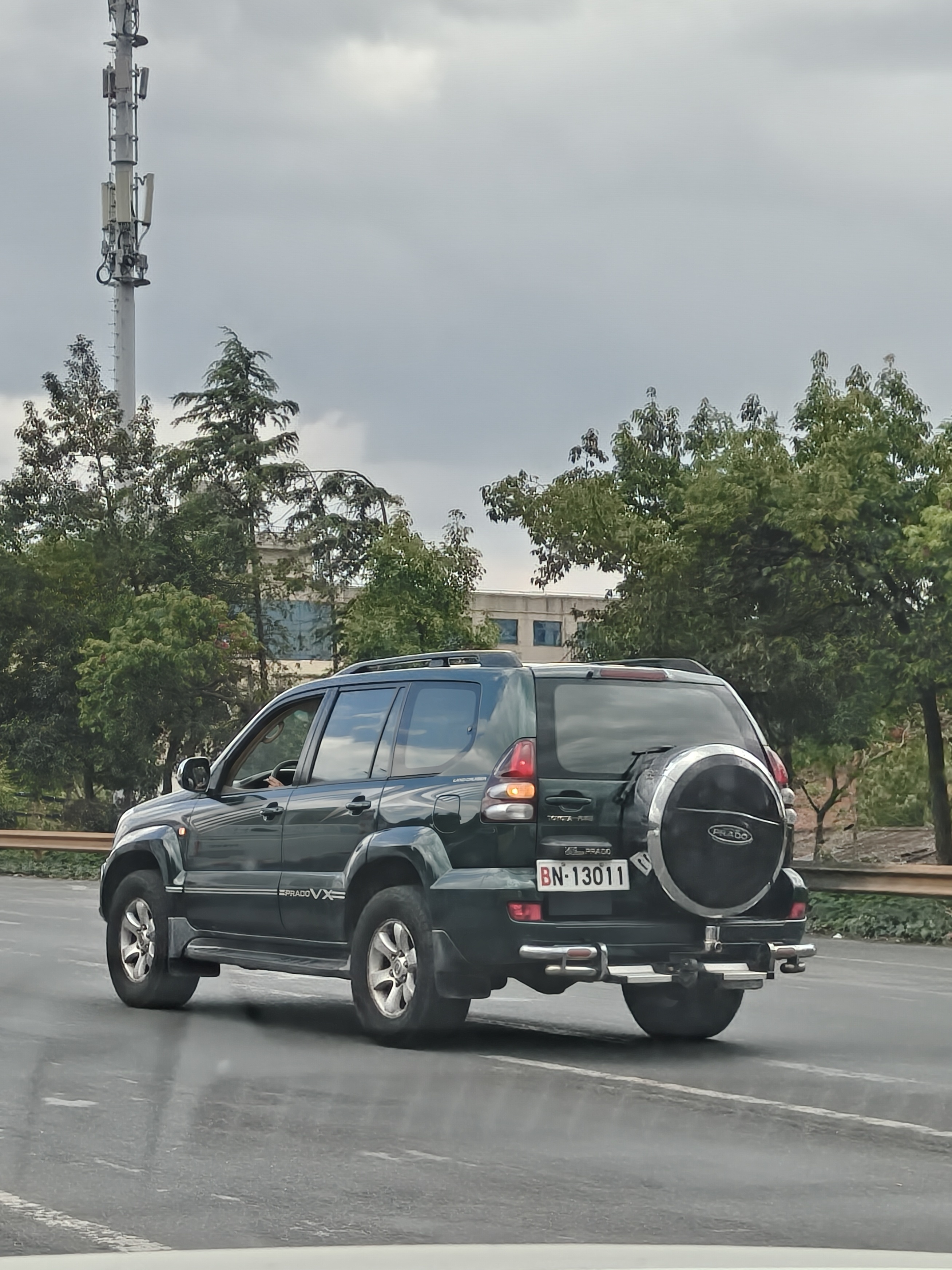 上午逛个集市，买了些好吃的粑粑和肉，下午回趟老家，明天清明节祭祖