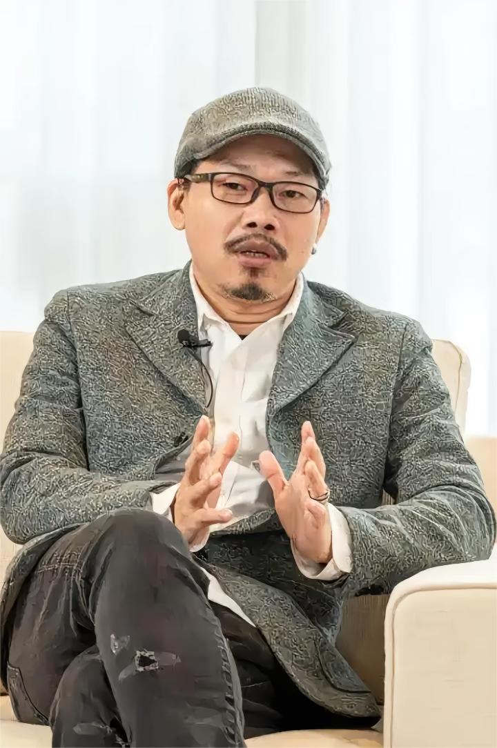 查了一下方文山的学历，
我直接就沉默了……
真是没想到啊，他成绩不好，只读了职高