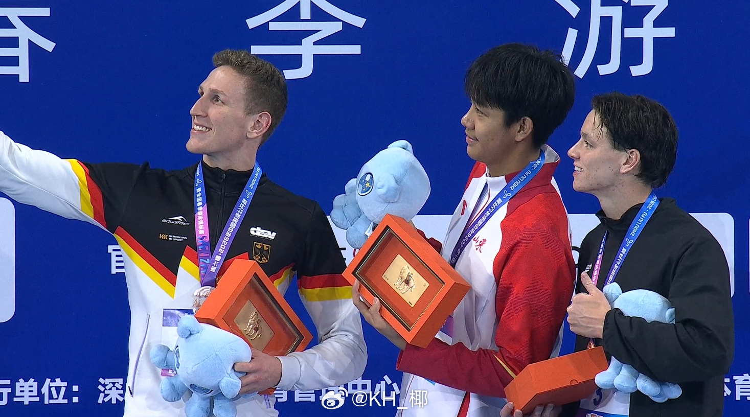 小黑张在两名白人选手中间更明显了