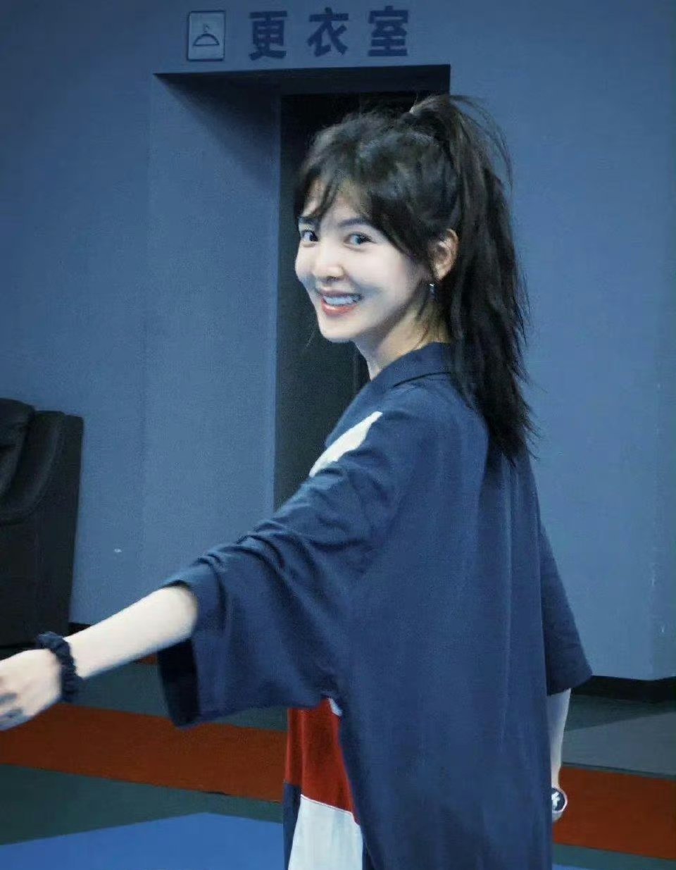 章若楠这么薄的嘛？ ​​​