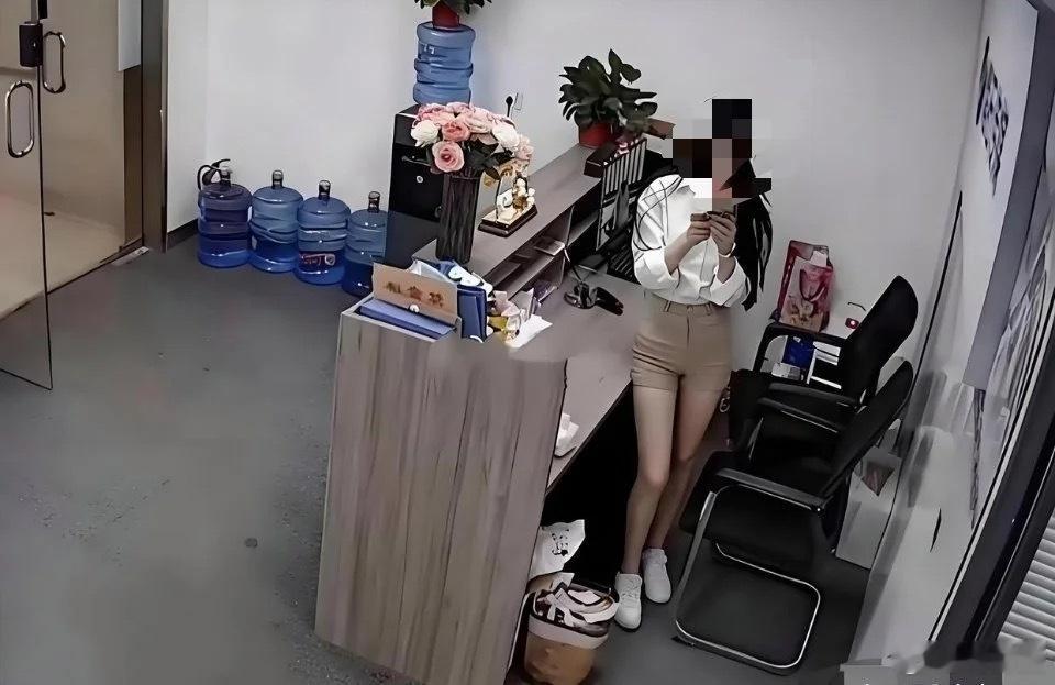 换了前台以后果然生意好了 