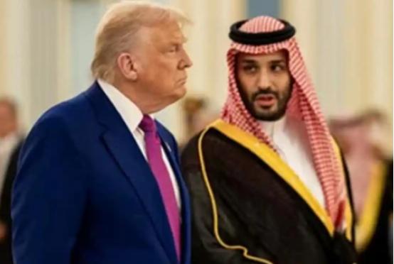 伊斯兰两大圣地麦加与麦地那坐落于沙特境内，这让它天然成为穆斯林世界的精神中心。然