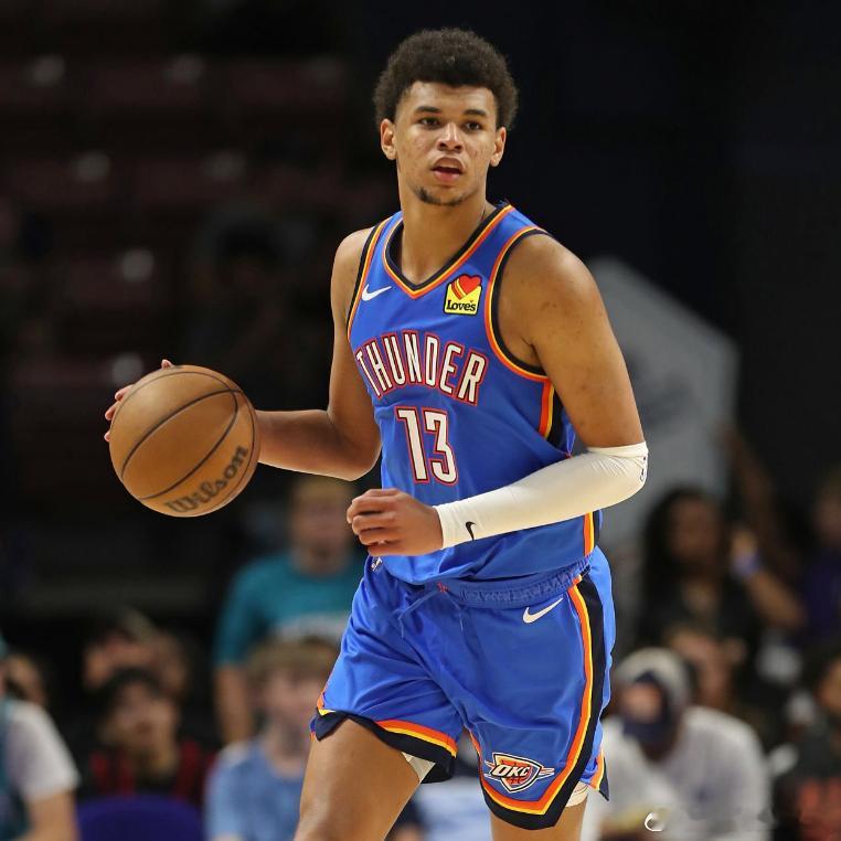 Shams：黄蜂用普拉姆利从雷霆换来了迪昂和一个次轮选秀权。随后，迪昂在多笔交易