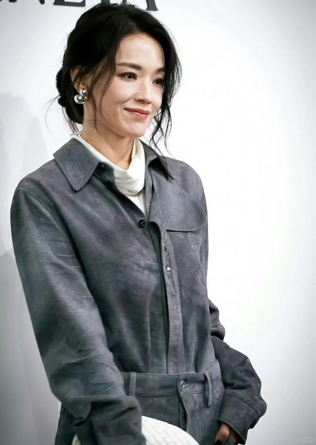 舒淇首次公开回应生育问题，否认自己是丁克。强调自己和丈夫冯德伦从未选择丁克，并直