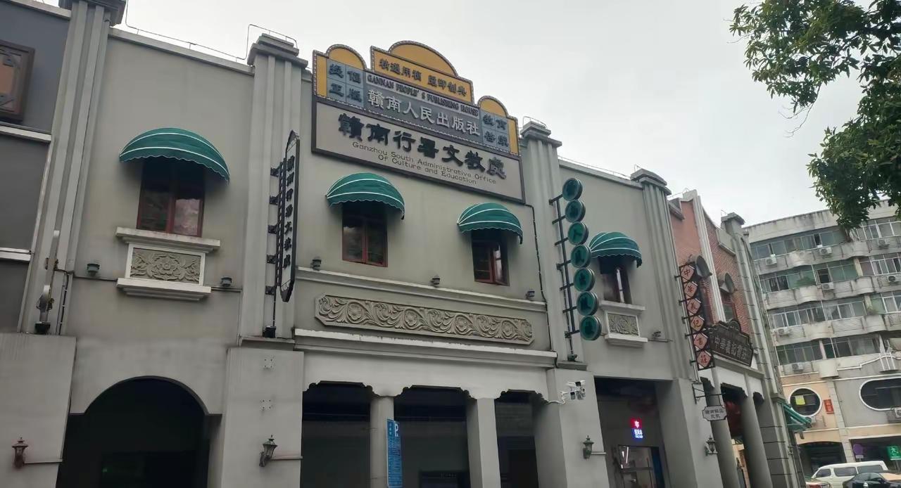 赣州的朋友、谁知道这栋建筑是在什么地方？