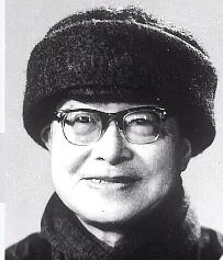 1929年，沈从文疯狂追求自己的女学生，情书写了数百封。女学生拿着情书向校长胡适