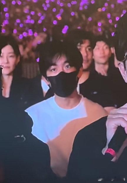 kimi正脸照曝光kimi像妈妈多一点终于等到kimi正脸照！阳光运动少年气质拉