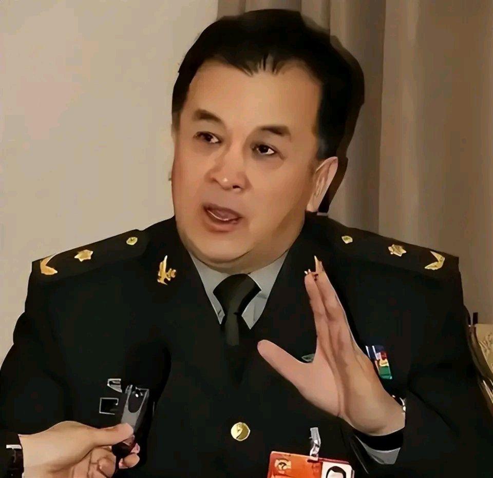 黄宏，那可是真正的“春晚钉子户”，24次登上春晚舞台，比赵本山还多3次。1990