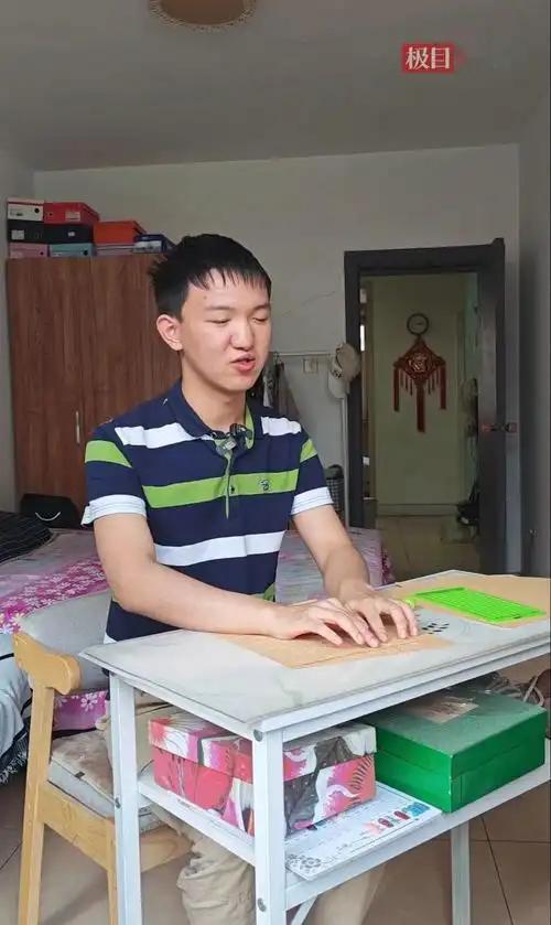 他被夺走的，是一双眼睛。

他还给这个世界的，是一张满分答卷。

郭斌，到长春大