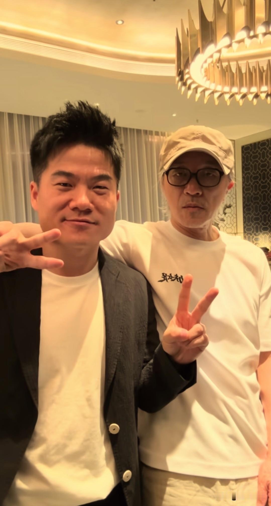 万众期待的深度访谈来了，超2000万人在线蹲守观看。董宇辉终于圆梦，见到仰慕多年