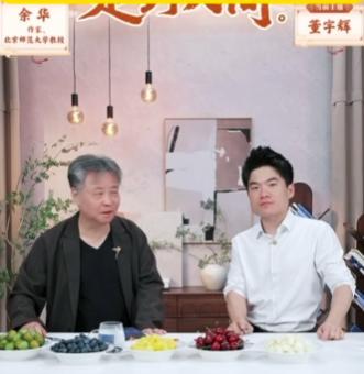 再要就有点不要脸了。
 
昨晚，久未露面的宇辉回到与辉同行直播间，带来了一场和余