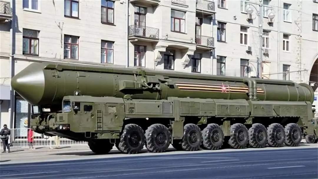 普京公开亚尔斯洲际弹道导弹，欧洲如芒在背。这款核导弹被公布的时间节点，恰好是德法