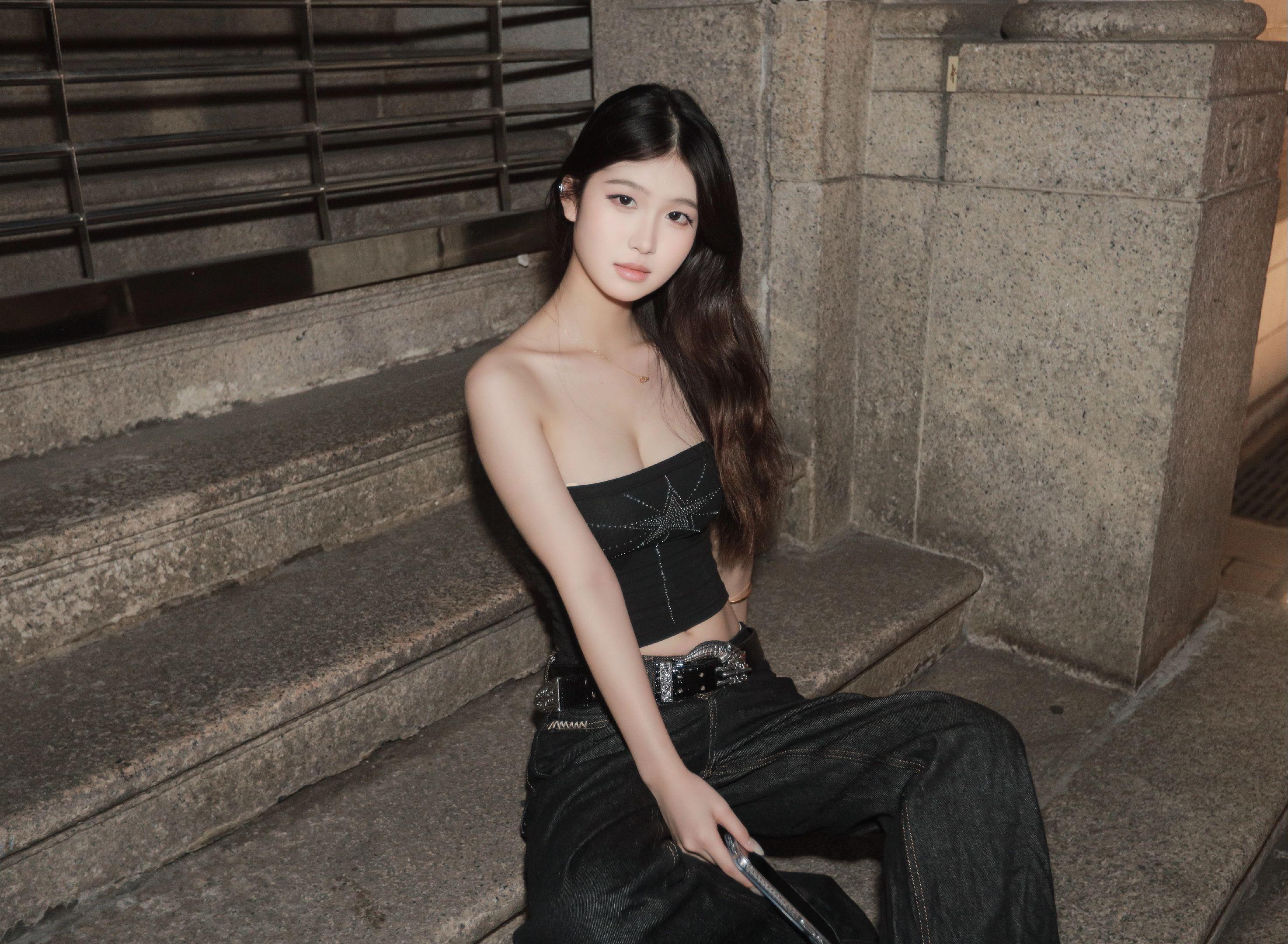 时尚街拍ootd 辣妹街拍 审美提升穿搭 街拍ootd推荐 港风复古楼梯