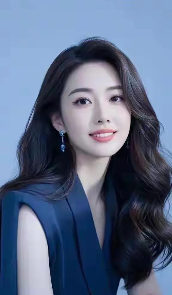 女人默许这3件事，暗示愿意做你的情人，请别辜负她

在感情里，有些信号藏得微妙却