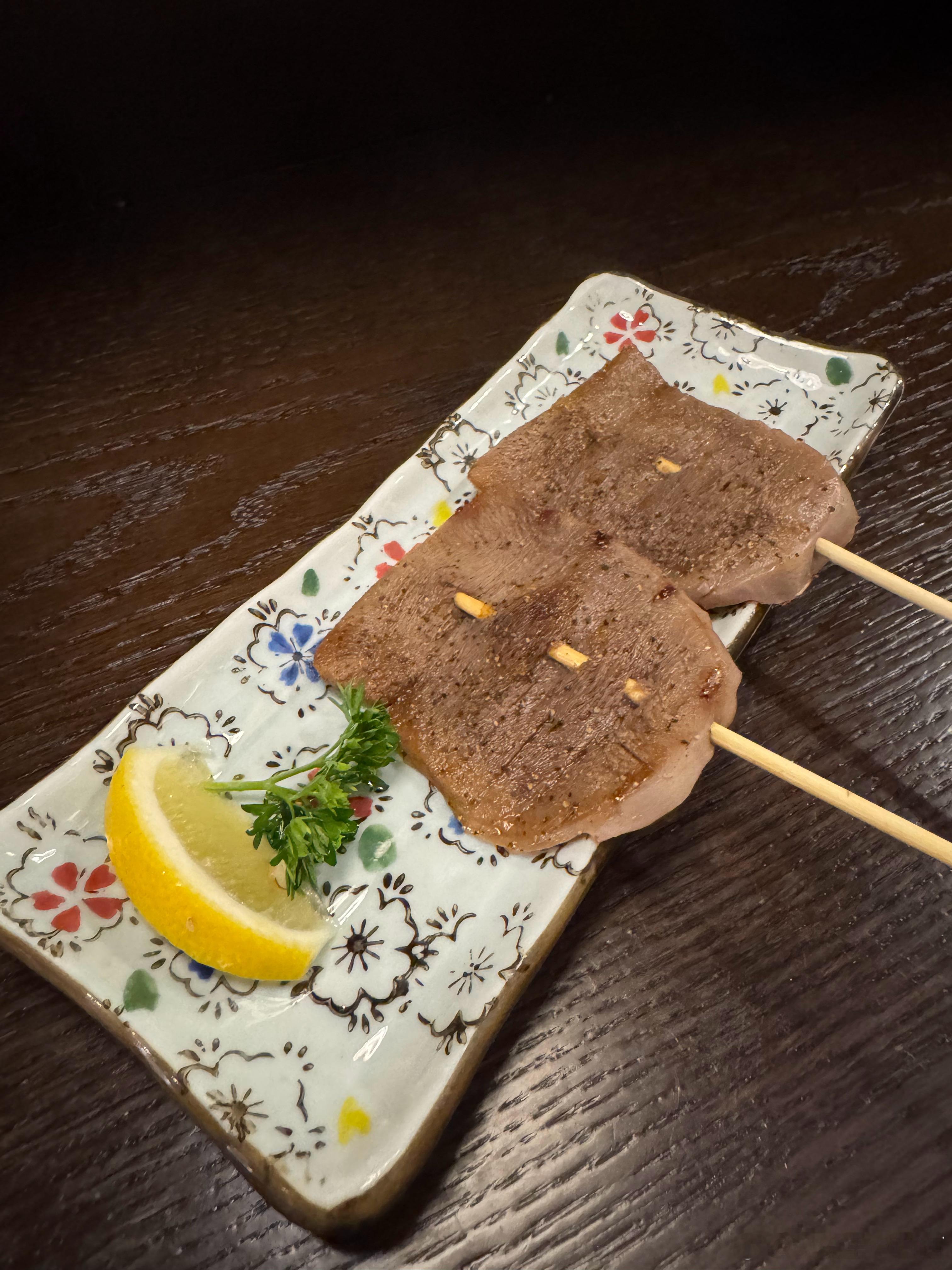 笑死，昨天和蒲蒲选了家日料店喝小酒，结果可能店家过于良心，饮料里威士忌加的比较多
