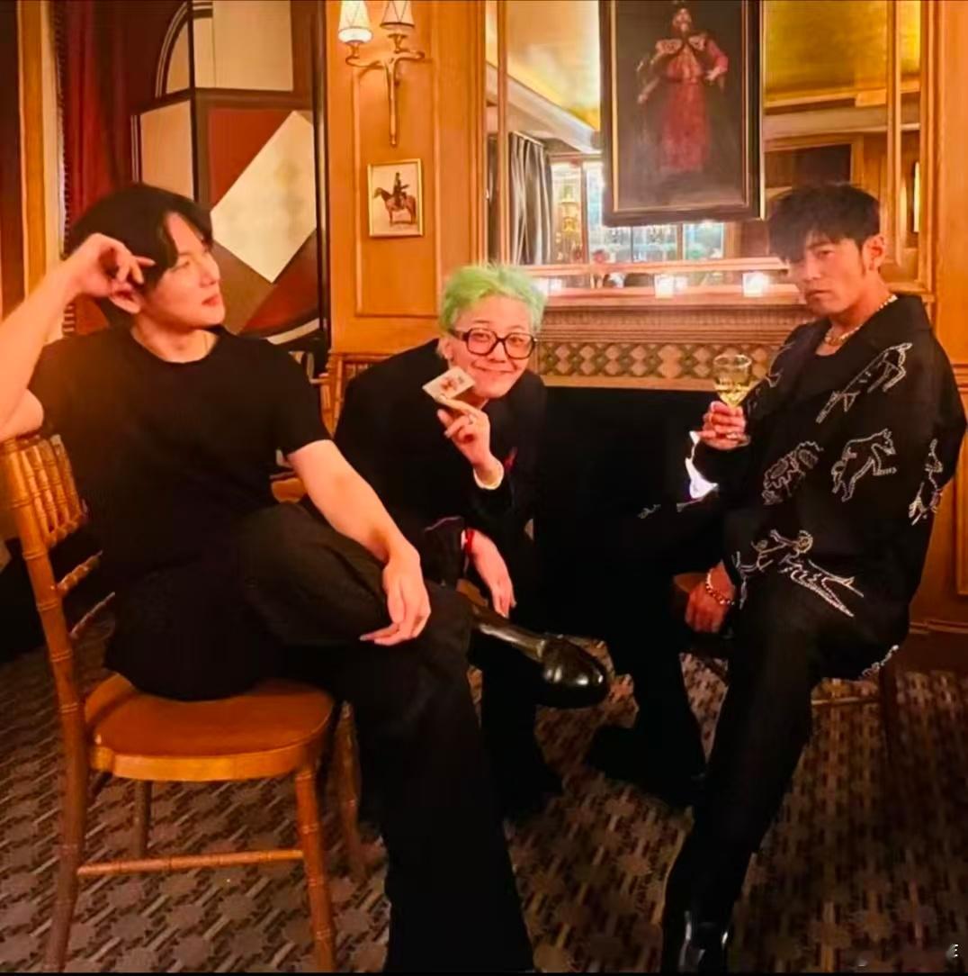 周杰伦概念股入股权志龙经纪公司周杰伦权志龙华流韩流顶流同框 周杰伦和权志龙的合作