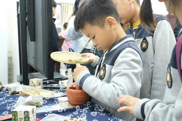 淮阴师范学院第一附属小学：神奇中草药 巧手制香囊