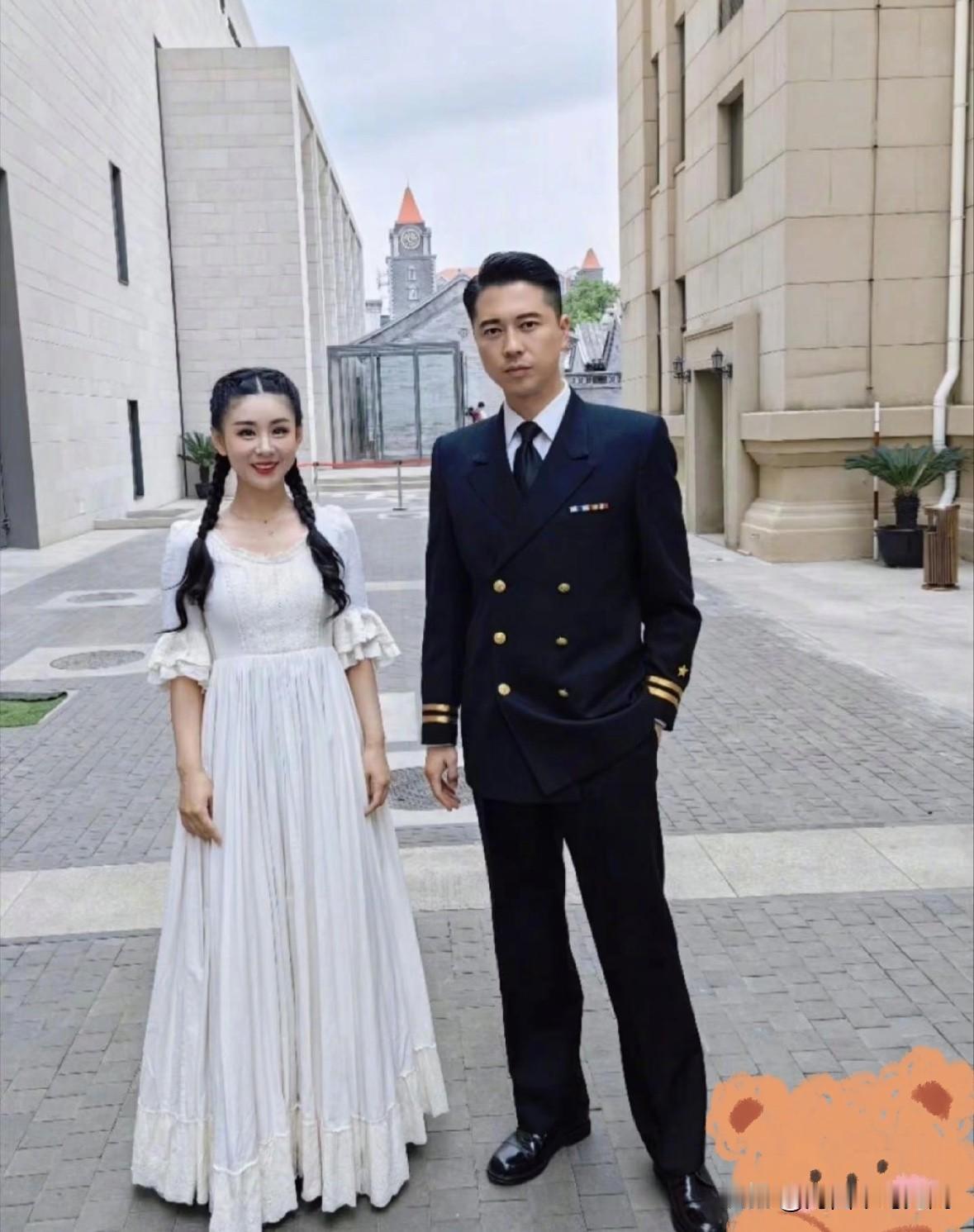 李小萌已是两个娃的妈妈了，人还是那么美。她36岁生二胎，与王雷恩爱16年无绯闻，