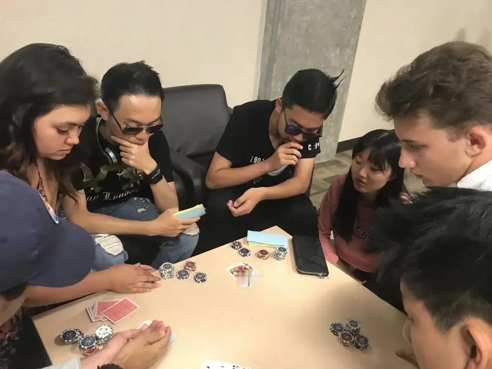 很少见，在鄂尔多斯市东胜区还有这样玩的。
来鄂尔多斯东胜区休闲避暑已经二十多天了