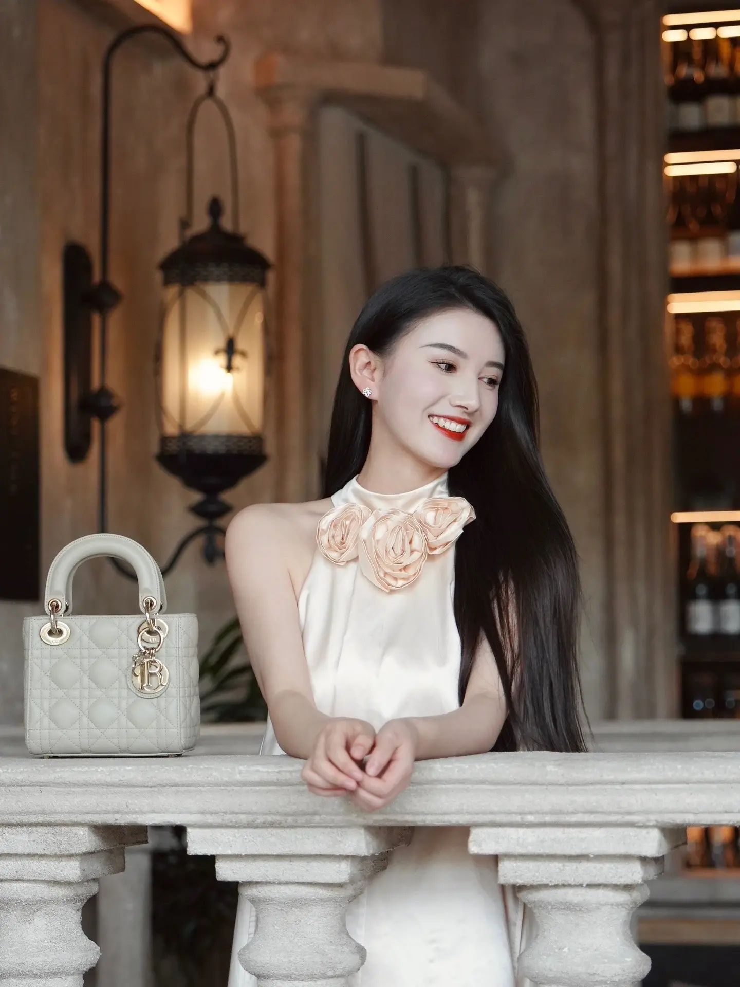 她们很迷人 但我不一样 我不理人。