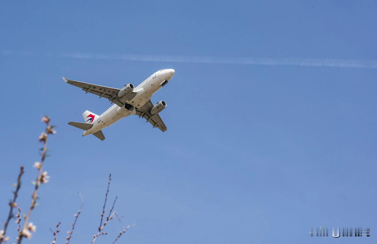 灰机关闭起落架舱门全过程