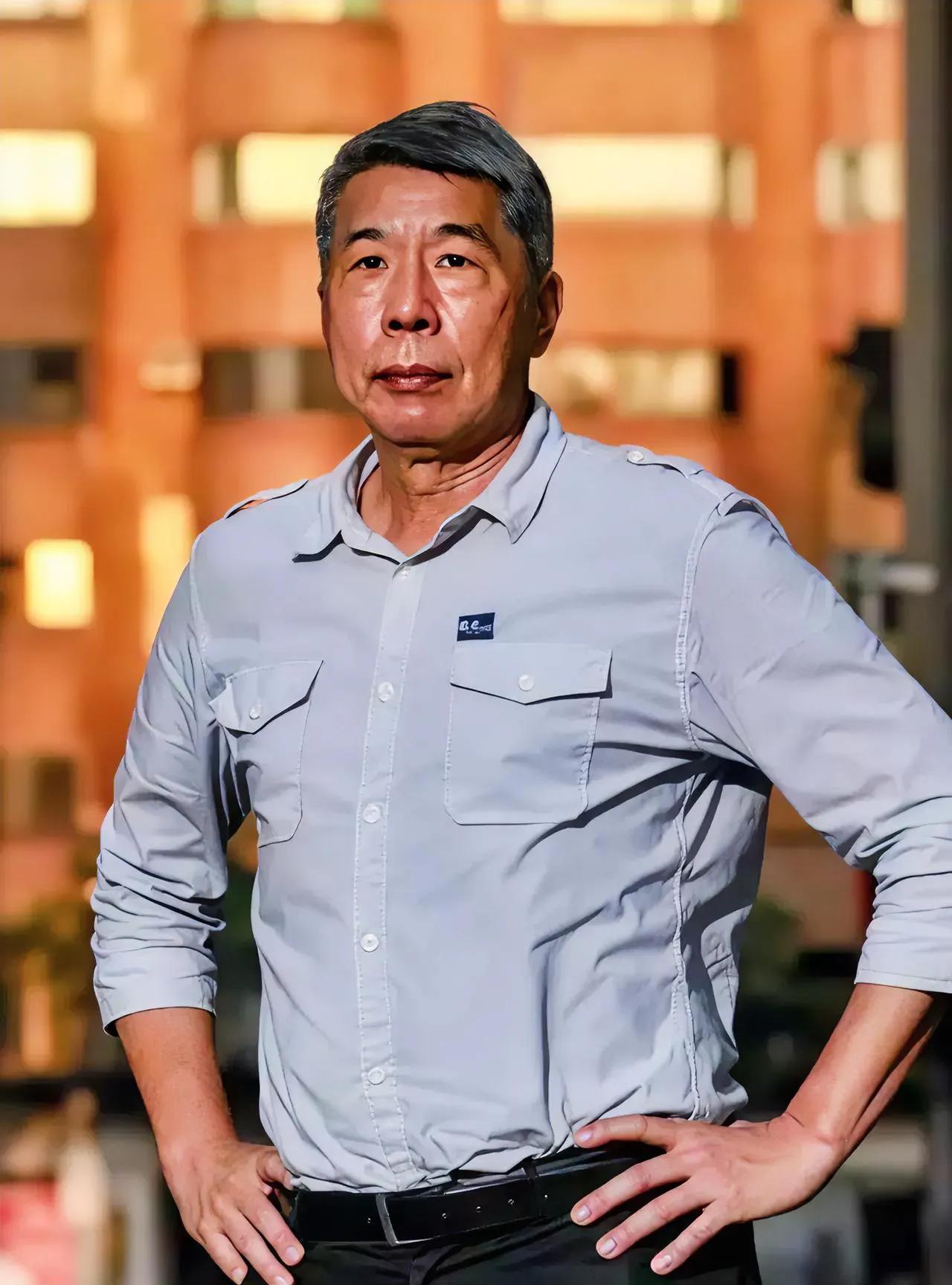 在中国国民党主席候选人中，我支持孙文学校校长张亚中当选。
       因为其他
