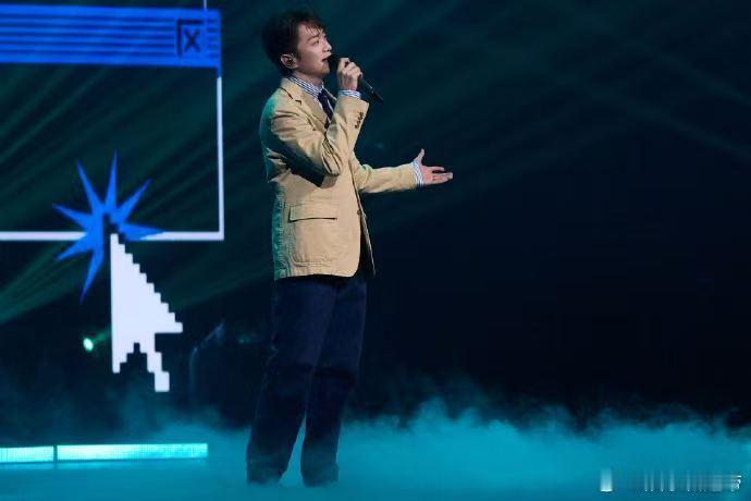 张栋梁老钱风look 谁被张栋梁微博盛典造型惊艳了！两套莫兰色复古西装满是老钱质