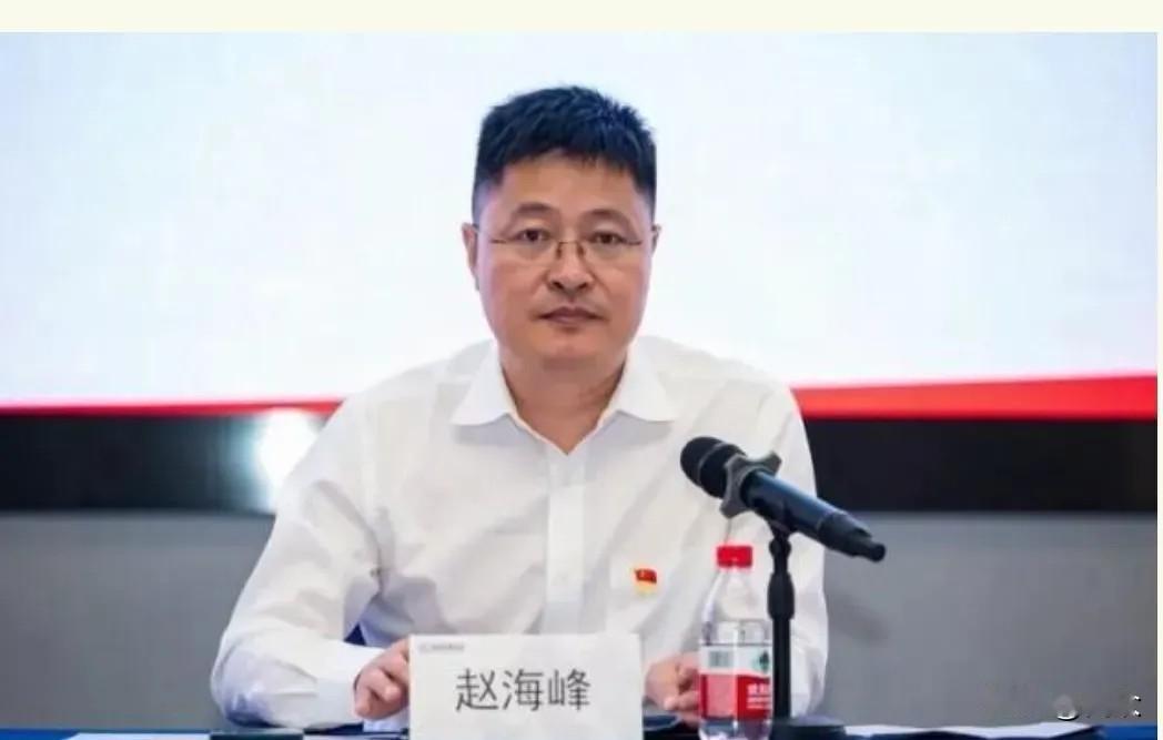 建发房产的那位女经理，下班后被喊去陪酒，最终落得个轻伤二级的凄惨下场。

真正令