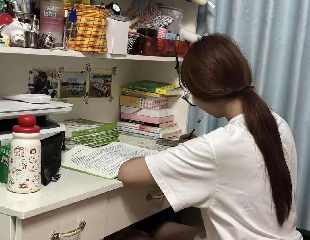 考证热退潮，不是大家不努力了，而是泡沫被挤掉，证书回归工具属性。主要有这几个原因