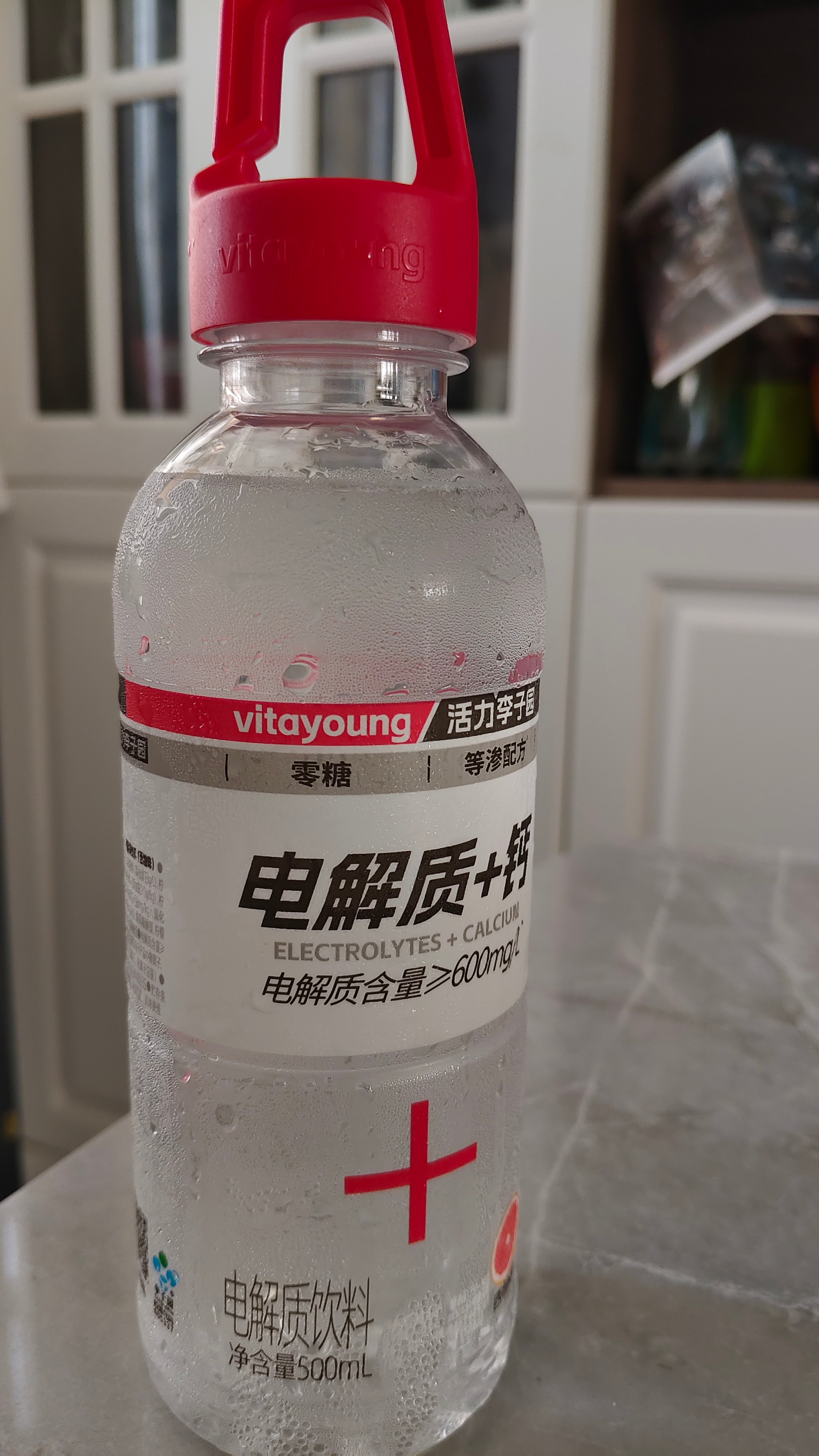 李子园电解质水瓶盖拎不动  我趣我真不是丝绿茶，看来需要和成毅一样健身才行啊！
