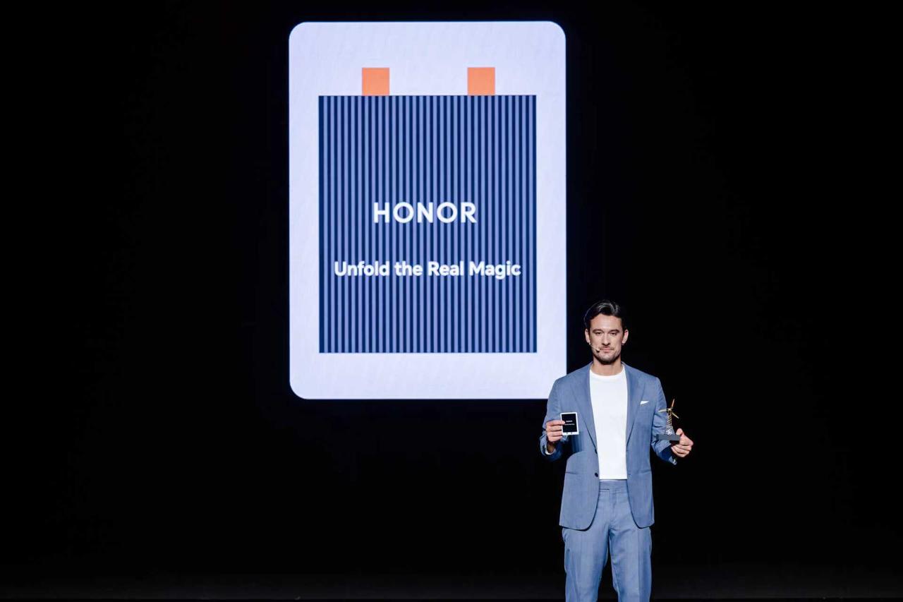 荣耀变了，变得不只是产品，更是对整个行业未来的重新想象。MWC 2026的舞台上