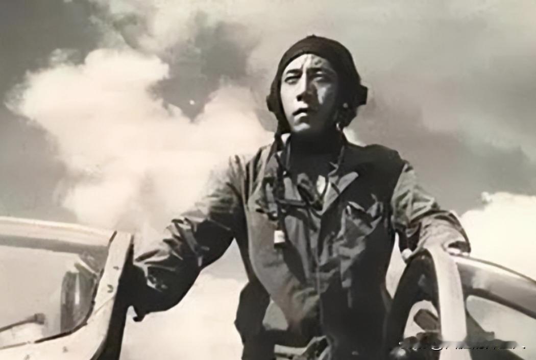 1990年，叛逃至苏联的飞行员王宝玉心中很激动，终于能去美国了。自以为是的王宝玉