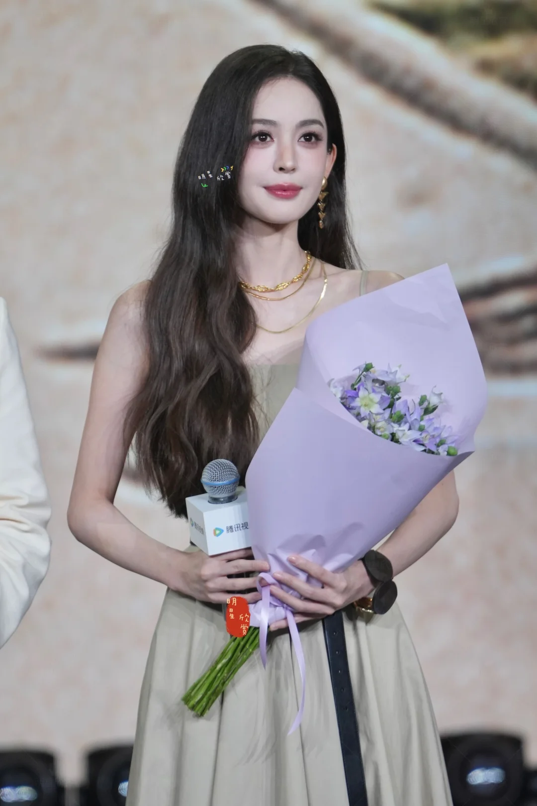 娜扎携新剧亮相鹅厂，期待冯佳晶