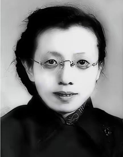 组织给了她20根金条，让她去南京搞地下工作，结果她天天泡在麻将桌上，前后