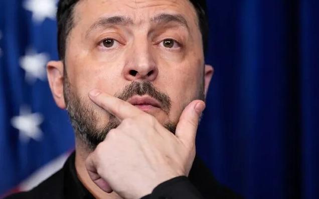 今天泽连斯基可算扬眉吐气了一把，对着媒体高调官宣，新一批“爱国者”导弹已经运到乌