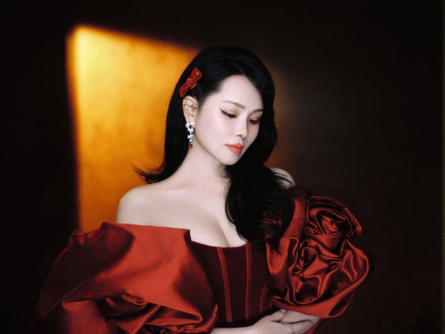 苏有朋伊能静33年没变化 这么多年过去，苏有朋伊能静状态仍旧能打？依旧是那个温柔