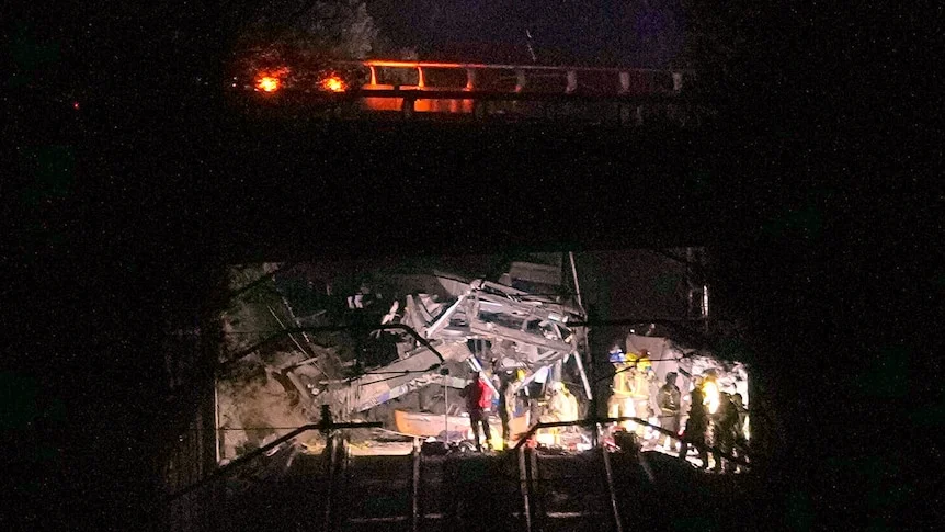 西班牙列车再发生脱轨事故，1死15伤