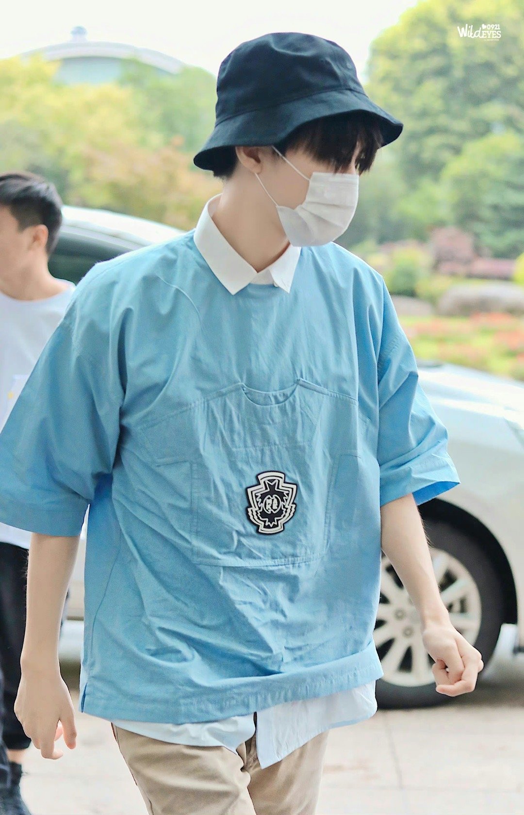 #王俊凯[超话]# 四年前今日穿着蓝色宝宝服，戴着宝宝安全帽的幼儿园小朋友好可爱