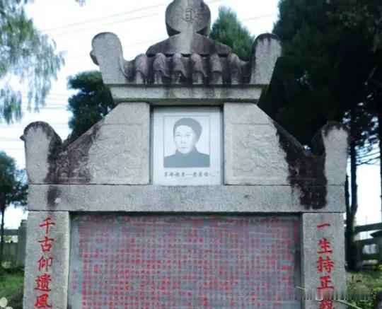 一门五忠烈！五个儿女全部为国捐躯，她乞讨隐忍十几年，77岁站上天安门城楼
 
中