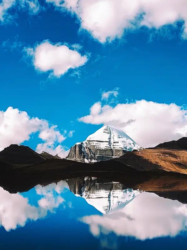 “颜值是初见时的印象，才华是相处中的惊喜。性格是陪伴时的惬意，善良是困境里的温暖