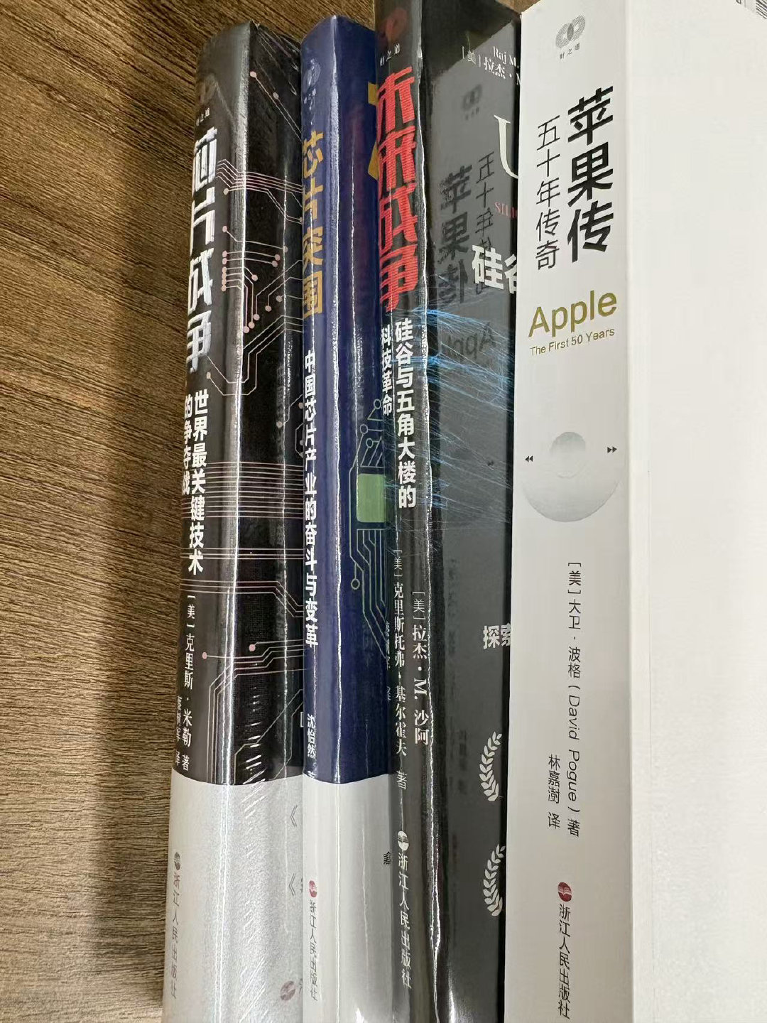2 月底翻译完的书，据说 6 月底终于能出了。。。 