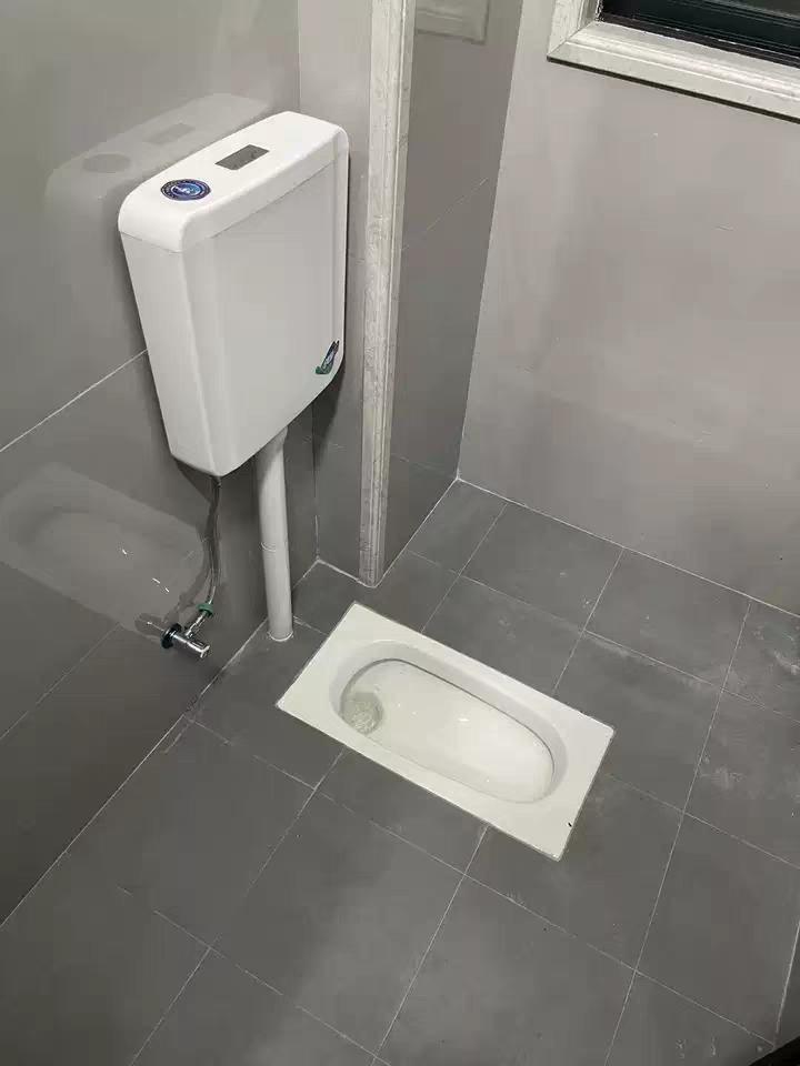 蹲便器安装高度受限制怎么办？下沉式卫生间下沉深度不够，安装蹲便器就有局...