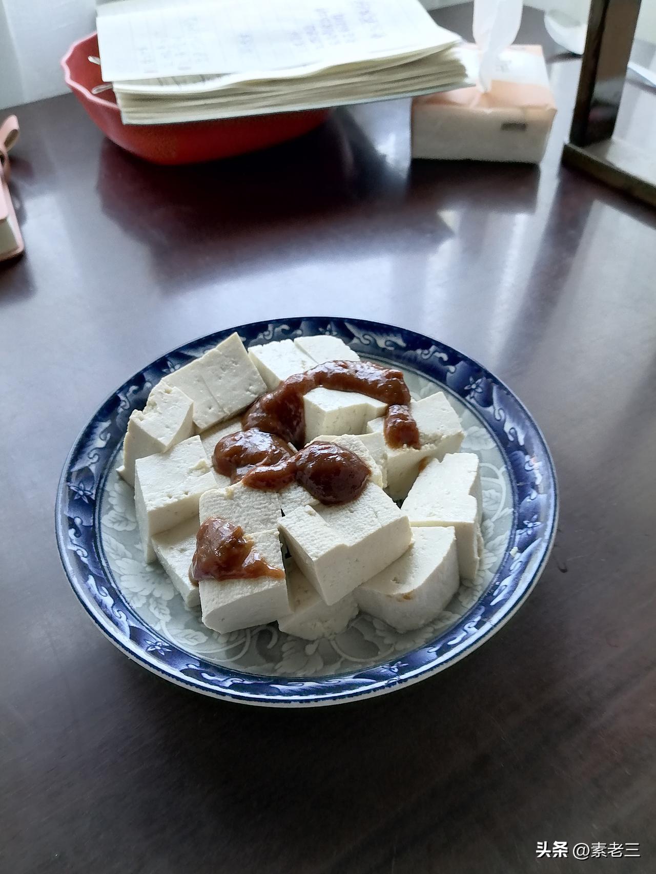一早我就去开证明。

这个证明我前天就去了，让我昨天去。可我昨天去了，还是没开出