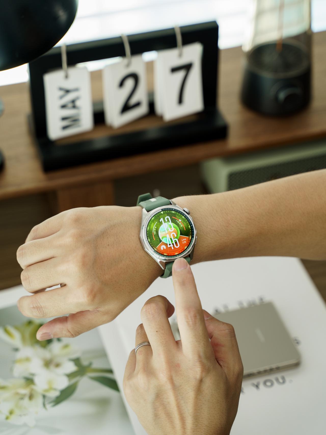 好气！上周刚买完原野绿的GT6，隔两天就发现有个型格绿的礼盒上线了，感觉更好看。