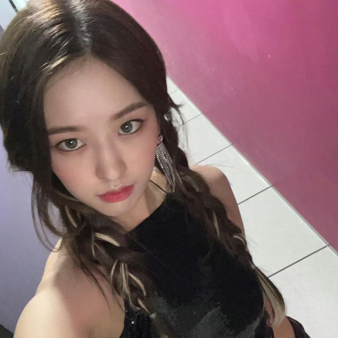 安宥真   头像合集👒 ˖⸂ ‎⟡ 🌴𓈒𓏸 🏖️ ​​​