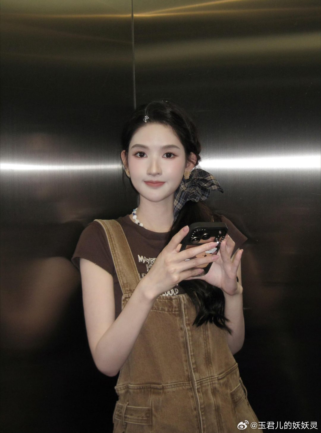 王玉雯婉拒抽象pose镜头前气质温婉得体，抽象搞怪姿势直接婉拒，清冷温柔感拉满王