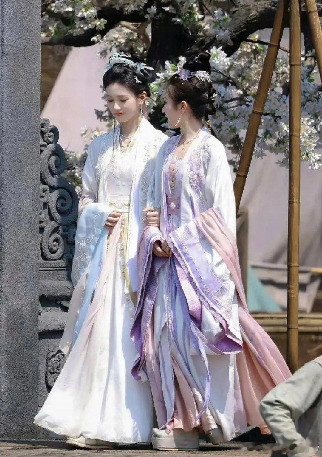 刘海梳上去气质突然就变了，看了太久有刘海的古装，太不容易了 