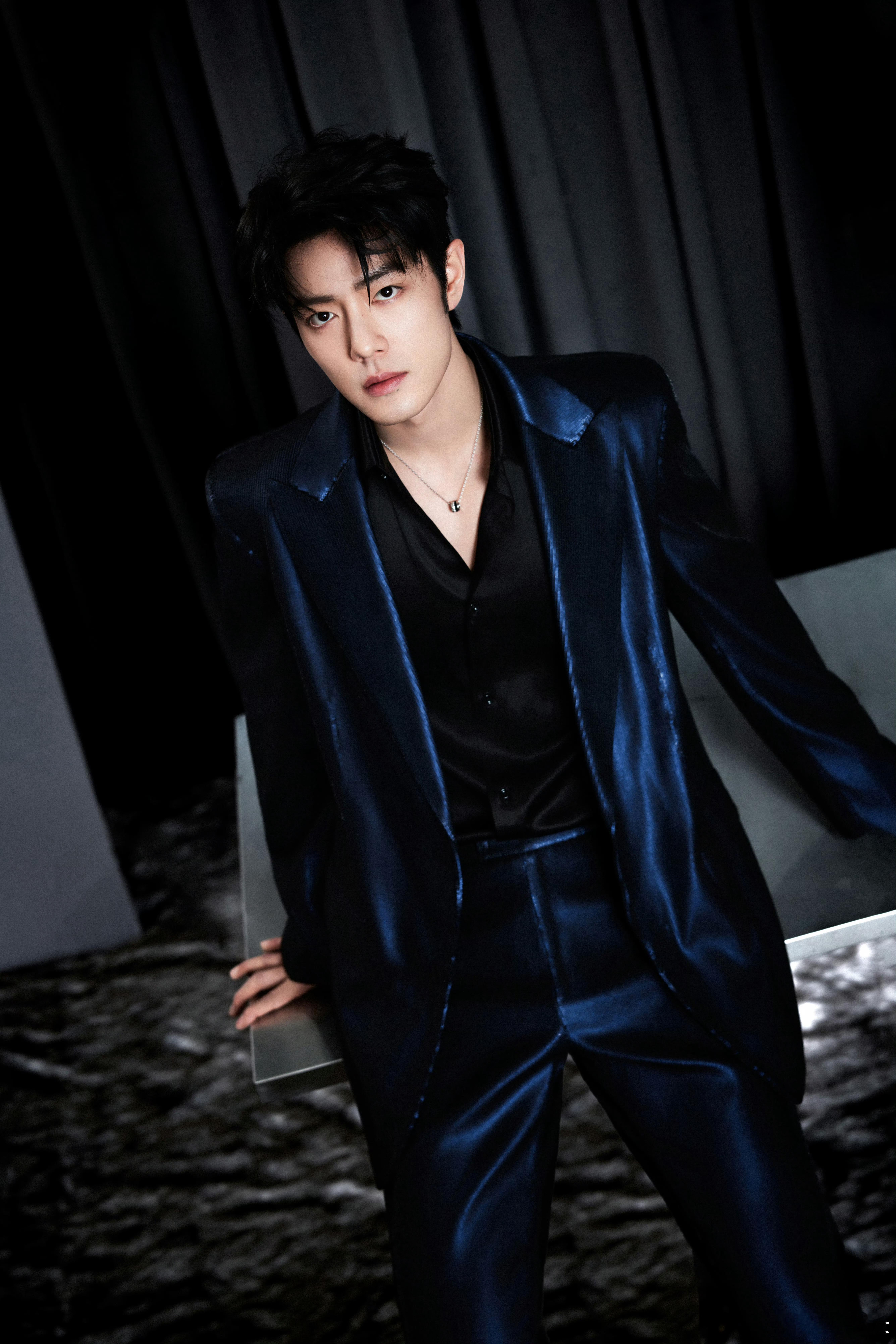 肖战第二套各位肖战粉丝们，这也是肖战演绎的第七套 Gucci 专属定制造型吧？而