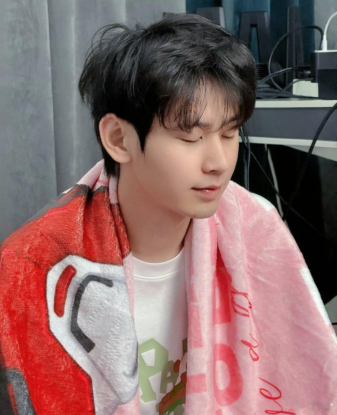 无畏NoFear 🍑心光自为引多远都无畏 多谢你如此精彩耀眼，成为我平淡岁月里