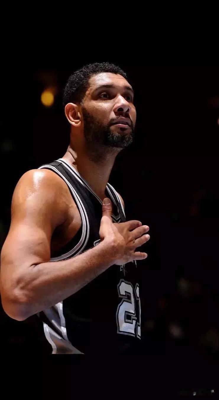 新球迷看老NBA比赛最搞笑的就是看完后，全网尬吹邓肯全能无解！

实际上大部分人